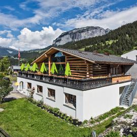 Hotel Ustria Parlatsch，位于Trin的酒店