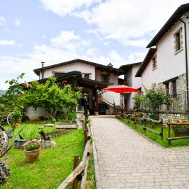 Agriturismo Valle Tezze，位于卡夏的酒店