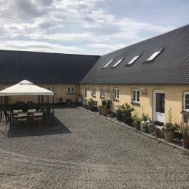 Strandsegård Ferielejlighed，位于Ølsted的酒店