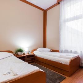 Szilagyi Hotel&Restaurant，位于格奥尔盖尼的酒店