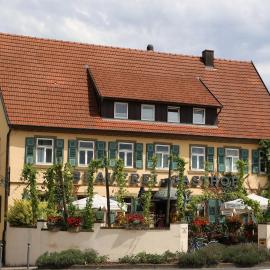 Brauereigasthof Dachsenfranz，位于Zuzenhausen的酒店