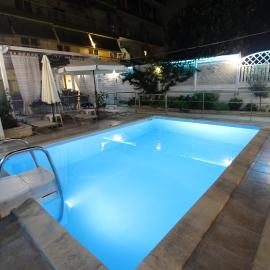 Hotel Mallas，位于尼亚·卡利克拉提亚的酒店