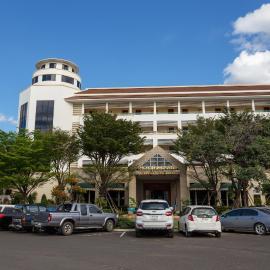 Surin Majestic Hotel,位于素辇府的酒店