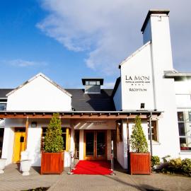La Mon Hotel & Country Club，位于Castlereagh的酒店