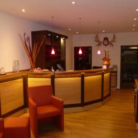 Hotel Grüner Jäger，位于特拉弗明德的酒店