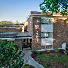 HI Edmonton - Hostel，位于埃德蒙顿的酒店