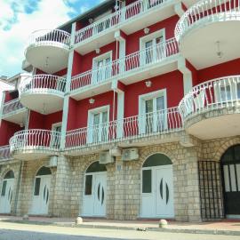 Apartments Oki，位于特雷比涅的酒店