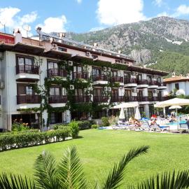 Hamle Hotel，位于阿奇亚卡的酒店