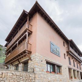 Hotel Atiana,位于阿尔巴拉辛的酒店