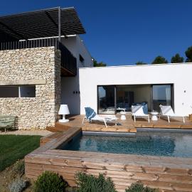 Les Loges en Provence "Villa Ventoux"，位于阿维尼翁新城的酒店
