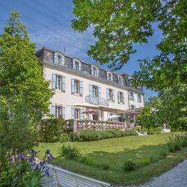 Logis Hôtel Restaurant Château Bellevue,位于Cazaubon的酒店