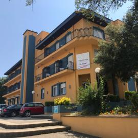 Hotel Esteba，位于卡尔德斯德马拉维亚的酒店
