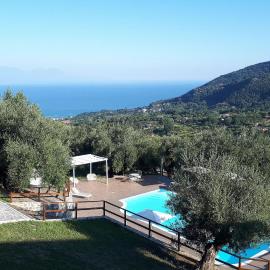 Tenuta Terre di Bosco Oasi di Relax nel Cilento，位于圣焦万尼亚皮罗的酒店