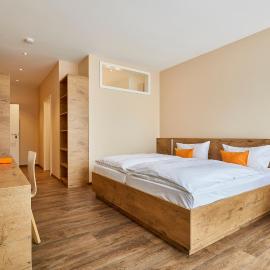 Hotel Goll Pforzheim-Niefern，位于尼费恩·奥斯切尔布隆的酒店