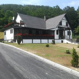 Penzion a Reštaurácia Hanišberg，位于Krupina的酒店
