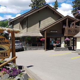 Banff International Hostel，位于班夫的酒店