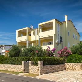 Apartmani Vrtlici Zdenka，位于斯塔拉诺瓦利亚的酒店