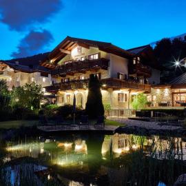 Hotel Hubertus，位于布利克森塔勒的酒店