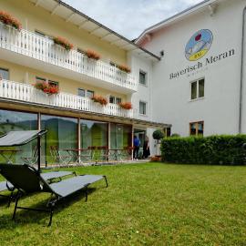 Hotel Bayerisch Meran,位于巴特法伊尔恩巴赫的酒店