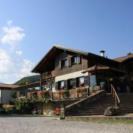 Al Fogolar，位于Villa Santina的酒店