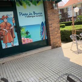 Albergue Turistico Playa de Berria，位于桑托尼亚的酒店
