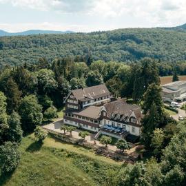 Hotel Bienenberg - Nature Retreat，位于利斯塔尔的酒店