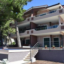"Laurier" rooms & apartments，位于奥米什的酒店