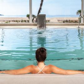 Hotel Montecarlo Spa & Wellness，位于罗萨斯的酒店