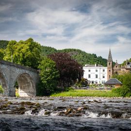 Atholl Arms Hotel，位于邓凯尔德的酒店