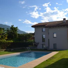 lido 3 pool, 30m from the lake, pet friendly COMO LAKE，位于科利科的酒店