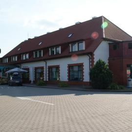 Motel Warmiaki Bed&breakfast，位于Jadów的酒店
