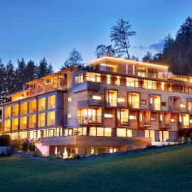 Naturhotel Die Waldruhe - Dolomites，位于崔聂斯的酒店