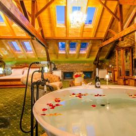 JMR Royal -Luxury Rooms & Private Sauna，位于康斯坦察的酒店