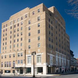 Grand Eastonian Hotel & Suites，位于伊斯顿的酒店