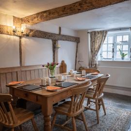 Old Beams Bed & Breakfast，位于奥尔斯特的酒店