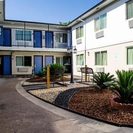 Motel 6-Modesto, CA - Downtown，位于莫德斯托的酒店