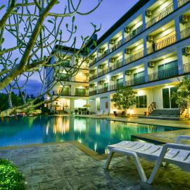 Southgate Residence Hotel - SHA Certified，位于春蓬的酒店