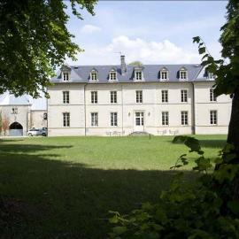Château De Lazenay, Bourges Val d'Auron，位于布尔日的酒店