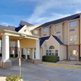 Microtel Inn and Suites Lafayette，位于拉斐特的酒店