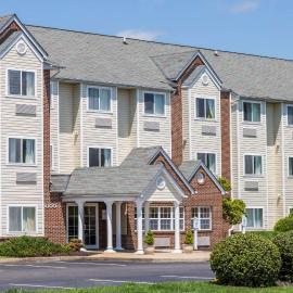 Microtel Inn & Suites by Wyndham,位于桑兹顿的酒店