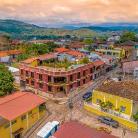 Hotel Acropolis Maya，位于科潘玛雅遗址的酒店