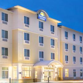 Days Inn & Suites by Wyndham Kearney NE，位于科尔尼的酒店