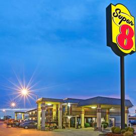 Super 8 by Wyndham Shawnee，位于肖尼的酒店