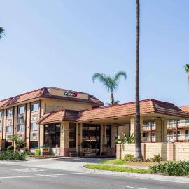 Super 8 by Wyndham Anaheim/Disneyland Drive