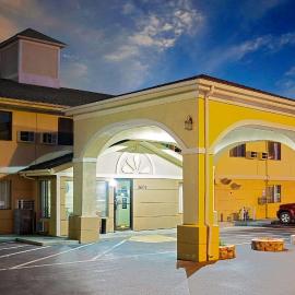 Super 8 by Wyndham Muncie/Ball St. College Area，位于曼西的酒店