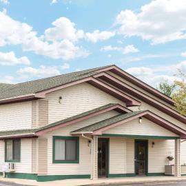 Super 8 by Wyndham Twinsburg/Cleveland Area，位于特温斯堡的酒店