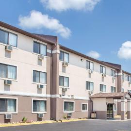 Boarders Inn & Suites by Cobblestone Hotels Waterloo Cedar Falls，位于滑铁卢的酒店