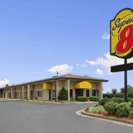 Super 8 by Wyndham Tupelo Airport，位于图珀洛的酒店