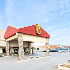 Super 8 by Wyndham Cambridge/Kitchener/Waterloo Area，位于坎布里奇的酒店