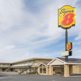 Super 8 by Wyndham Wells，位于韦尔斯的酒店